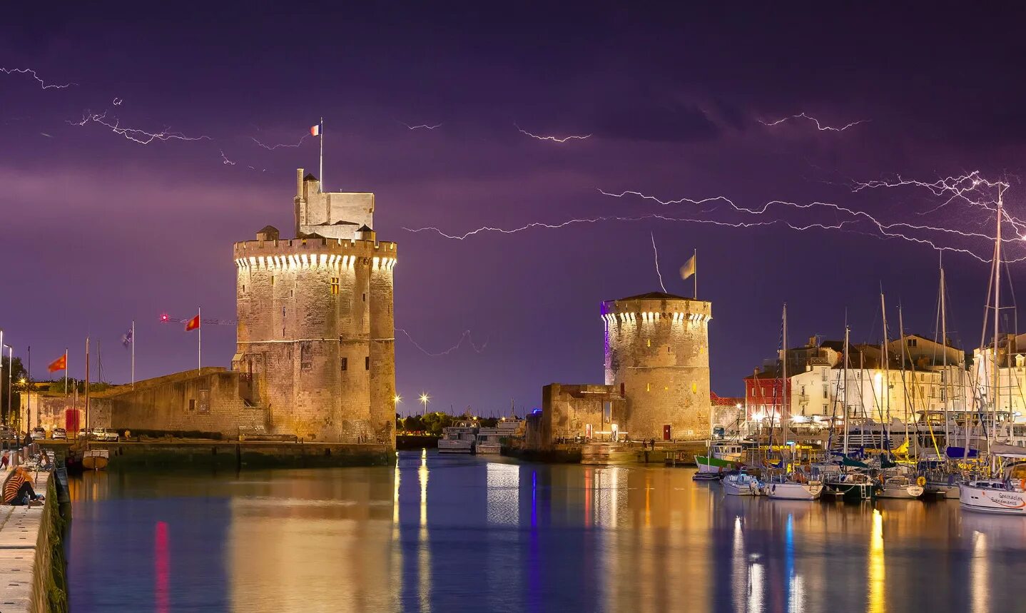 La rochelle. Ля-Рошель Франция. Ля Рошель город. La Rochelle Франция. Ля Рошель крепость.