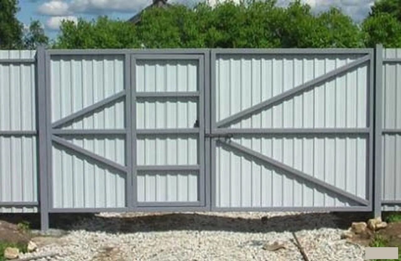 Как сделать калитку в воротах. Ворота из профтрубы 20х40. Ворота из профнастила с калиткой. Как сделать калитку в воротах. Схема ворот из профильной трубы 40*40.