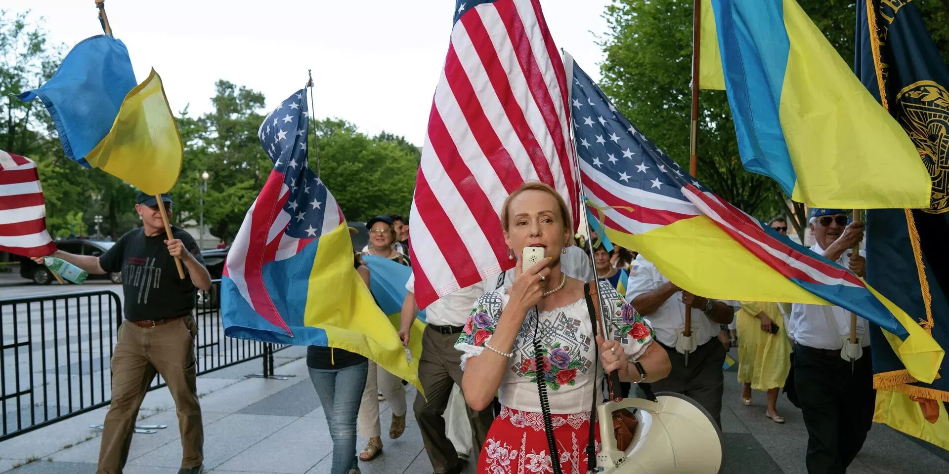 Россия украина конфликт сегодня. Жители Западной Украины. США Украина. США Россия Украина. Американцы на Украине.