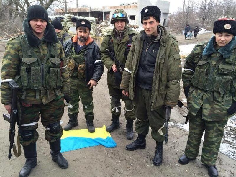 Вооружённые силы новороссии. Ополчение днр 2014. Боец ополчения. Бой в логвиново ополченцы. Ополчение днр 2014 дебальцево.