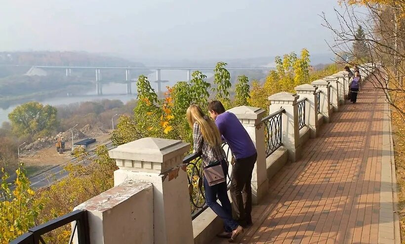 Погулять в калуге. Калуга смотровая площадка. Калуга парк смотровая. Смотровая площадка Калуга парк. Окский парк Калуга смотровая площадка.