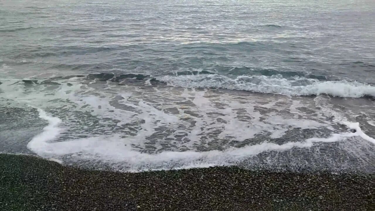 Черное море сейчас. Адлер в феврале. Море в сочи сейчас. Фотографии сочи в феврале. Пляж в феврале в сочи.
