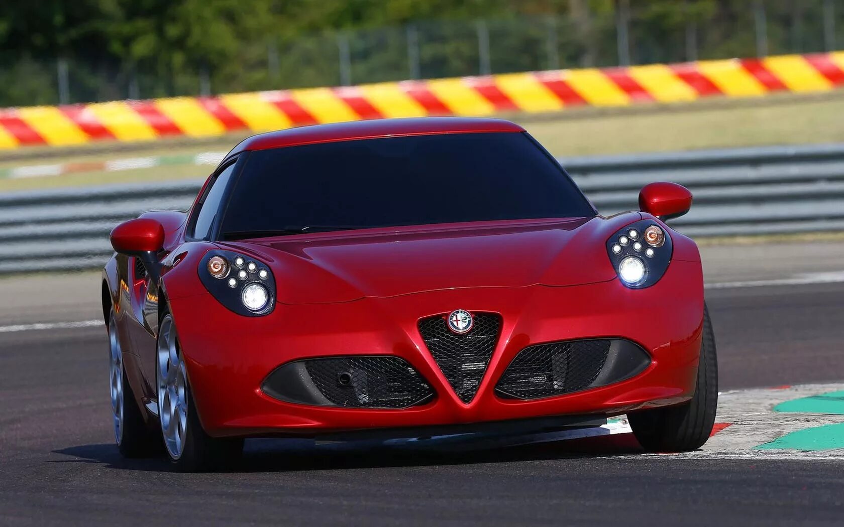 Альфа ромео трейлер. Alfa Romeo 4c. Альфа ромэо машина. Итальянская машина Альфа Ромео. Альфа Ромео спорт.