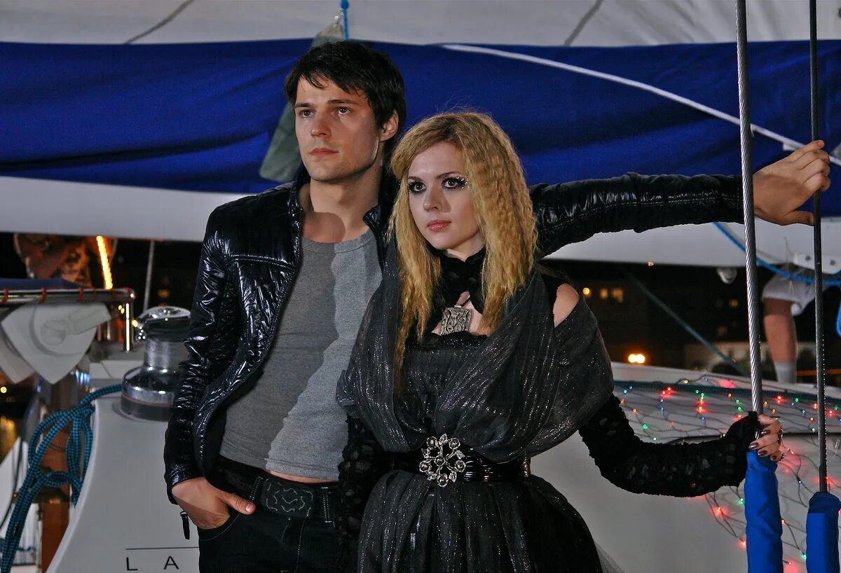 Гамлет 21. Юрия кары «гамлет xxi век». Гамлет 21. Гамлет 21 век дмитрий дюжев. "гамлет xxi век" 2010.