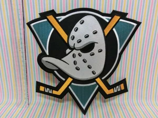 Mighty Ducks of Anaheim одежда. Лого Анахайм Майти Дакс. Нашивки на одежду Анахайм. Носки Anaheim Ducks.