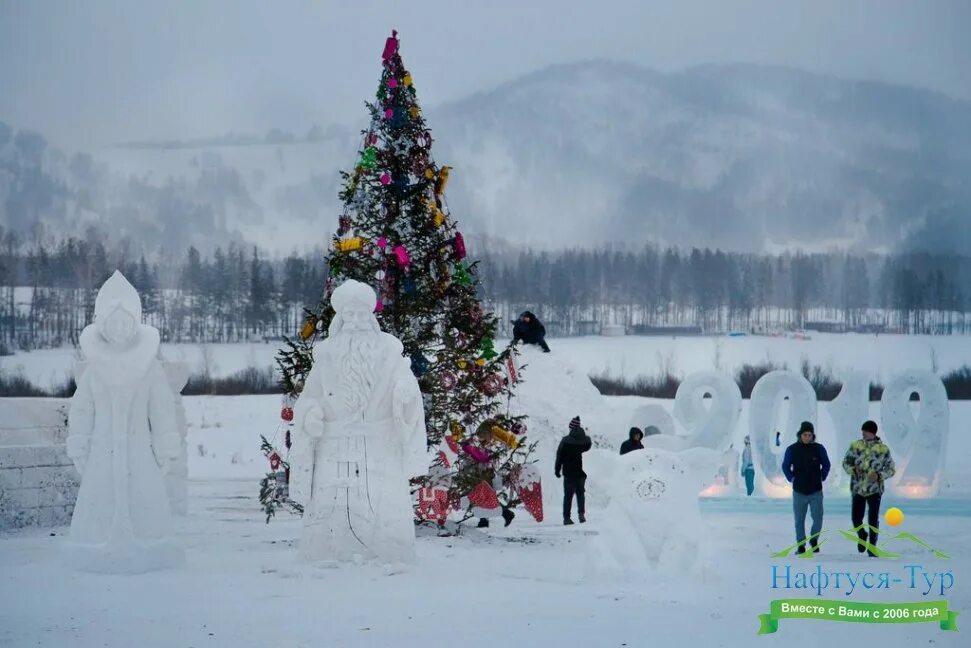 Горно алтайск елка. Новогодние праздники на алтае. Чага байрам в республике алтай. Новогодние праздники на алтае. Алтай на новогодние праздники.