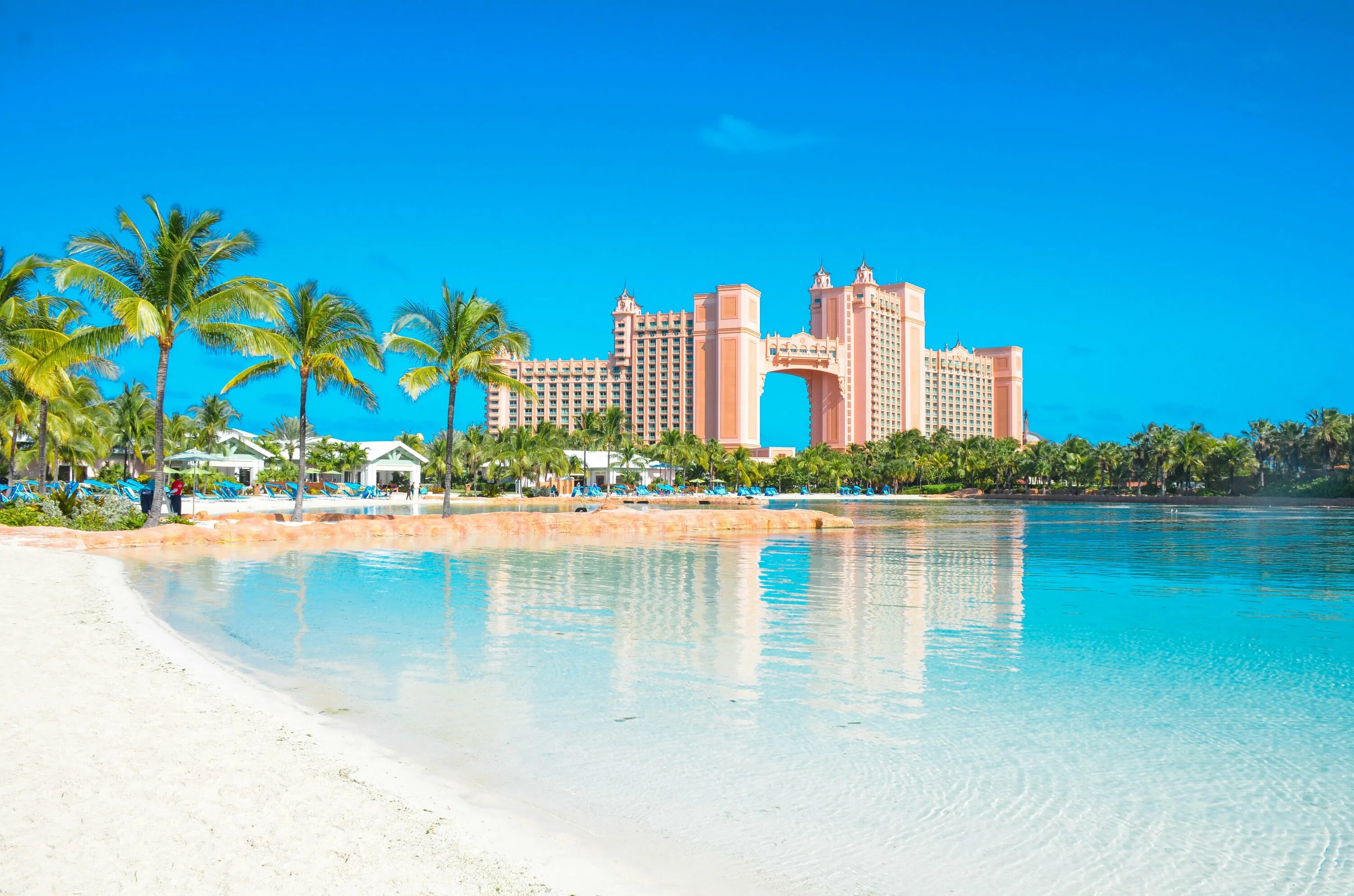 Bahamas islands. Атлантис Нассау Багамские острова. Багамы отель Атлантис Нассау. Остров Парадайз Багамские острова. Atlantis Paradise Island Багамские острова.