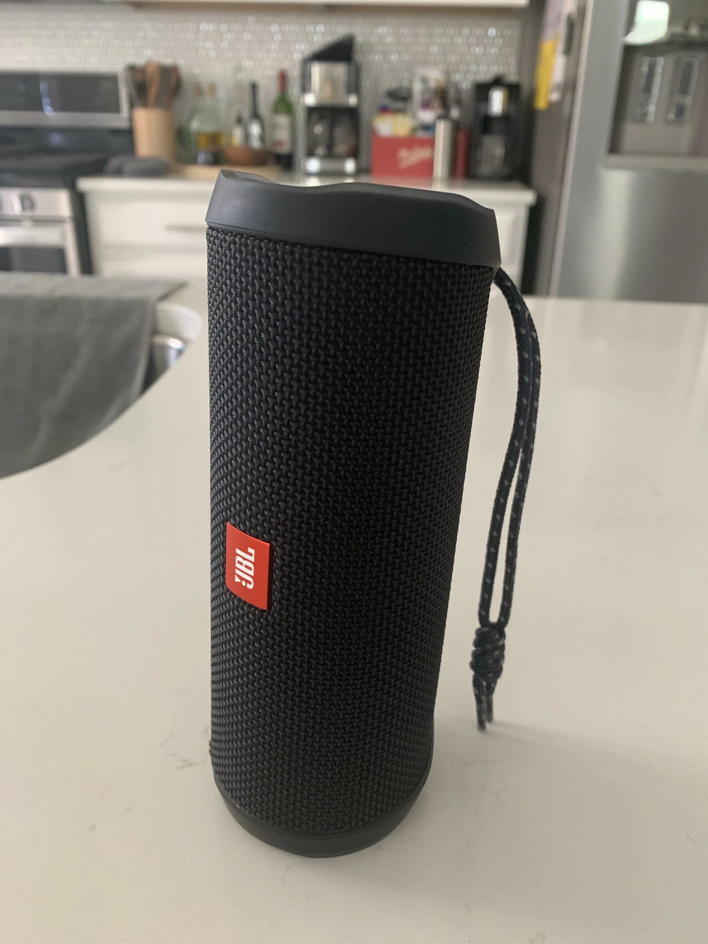 Колонка jbl flip оригинал. Колонка JBL Flip 4. Колонка JBL r4. Колонка JBL Flip 4 оригинал. Колонка JBL Flip 3.