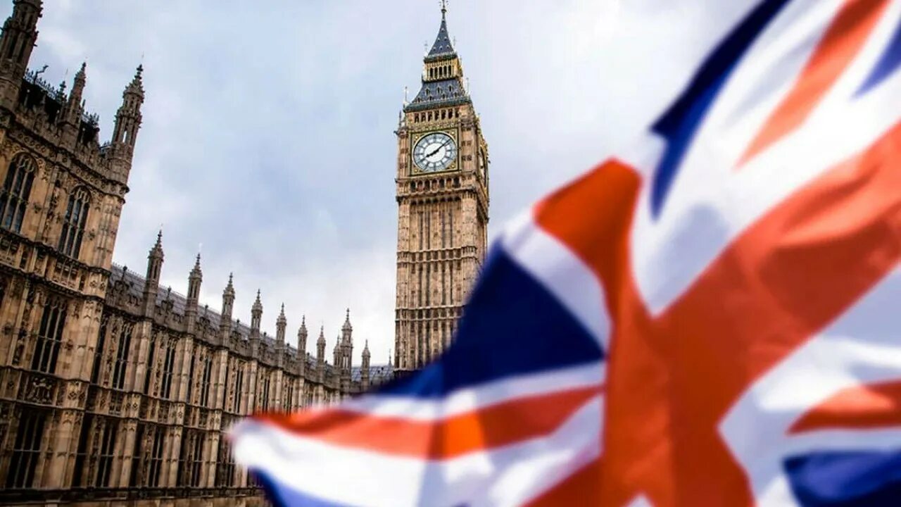 Брайтон хертфорд. Британцы люди. Флаг университета. Лондон столица соединенного королевства. London study.