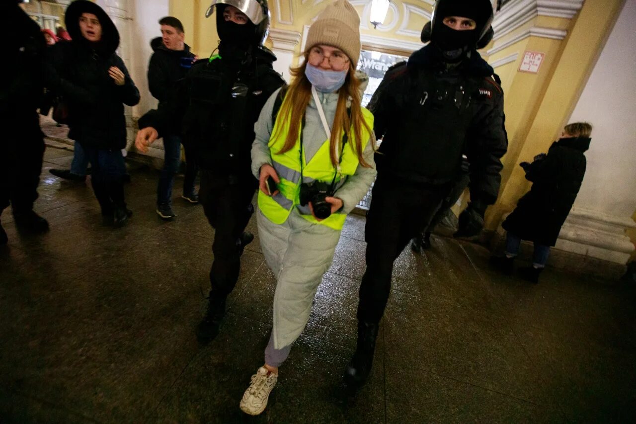 Протесты в Санкт-Петербурге. Протесты в СПБ. Задержания Петербург 27 февраля. Антивоенные акции СПБ.