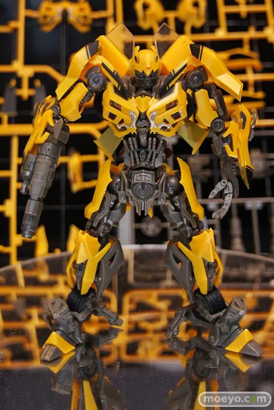 Transformer модели. Трансформеры такара томи бамблби. model kit transformers. фигурка бамблби трансформеры прайм. bumblebee model kit.