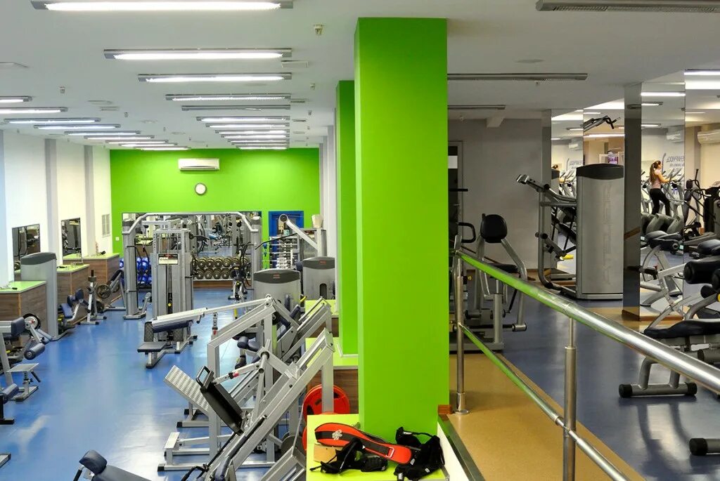 Fitness house московское ш 12. Фитнес клуб. Фитнес клуб Джокер. Массон тренажерный зал Таганрог. Fitness24 душевая.