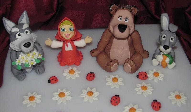 маша и медведь лепка. как делали машу и медведь. фигурка из мастики маша. маша и медведь из пластилина. лепка из мастики маша и медведь.