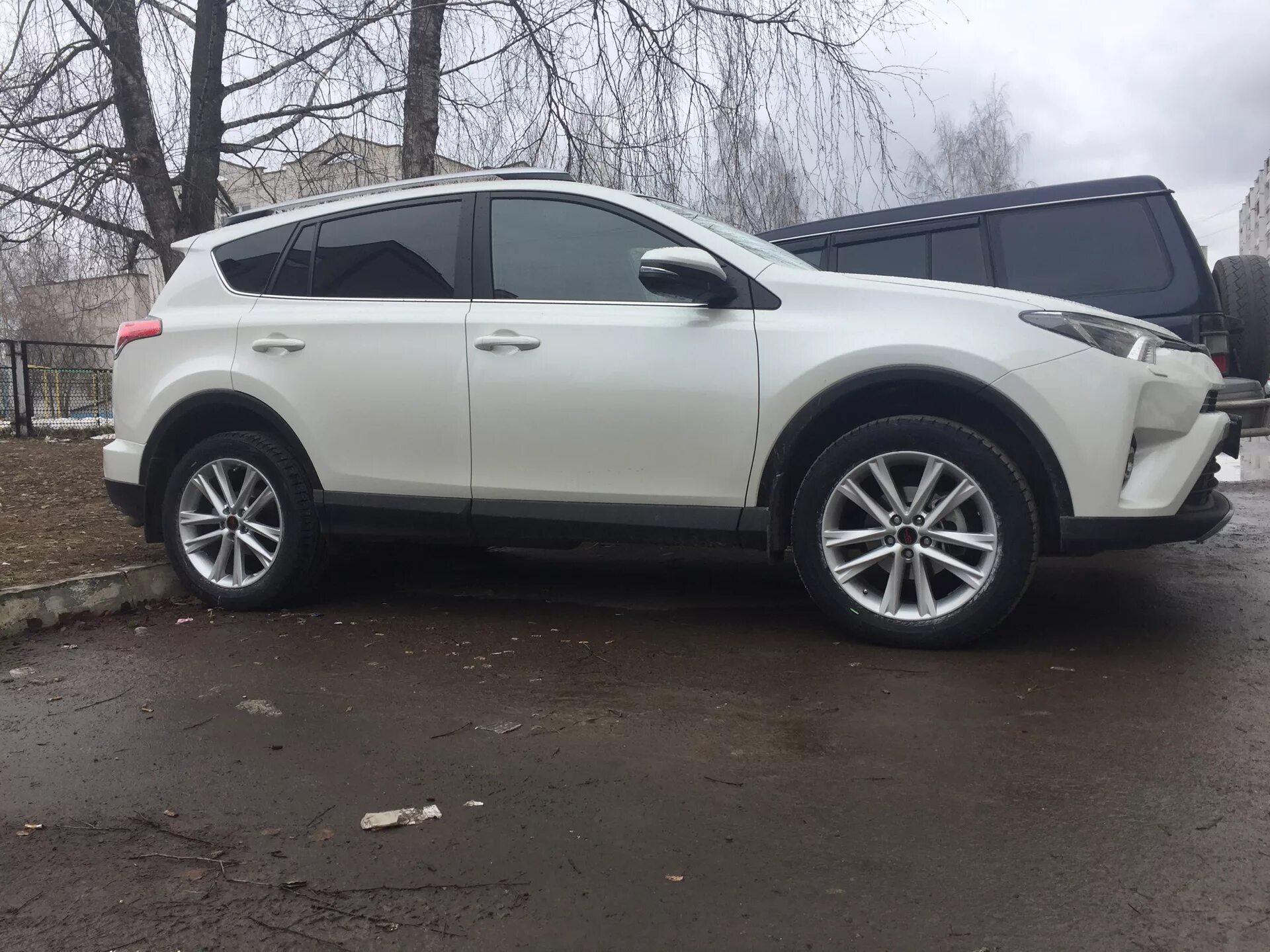 Toyota rav4 r19. Диски Тойота рав 4 r19. Тойота рав 4 колеса r20. Toyota rav4 xa50 диски. Рав 19