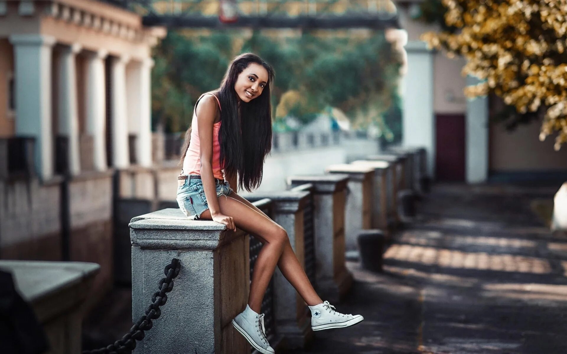 Картинки девушки на улице. Фотосессия на улице. фотосессия на улицах города. фотосессия девушки на улице. образ для фотосессии на улице.