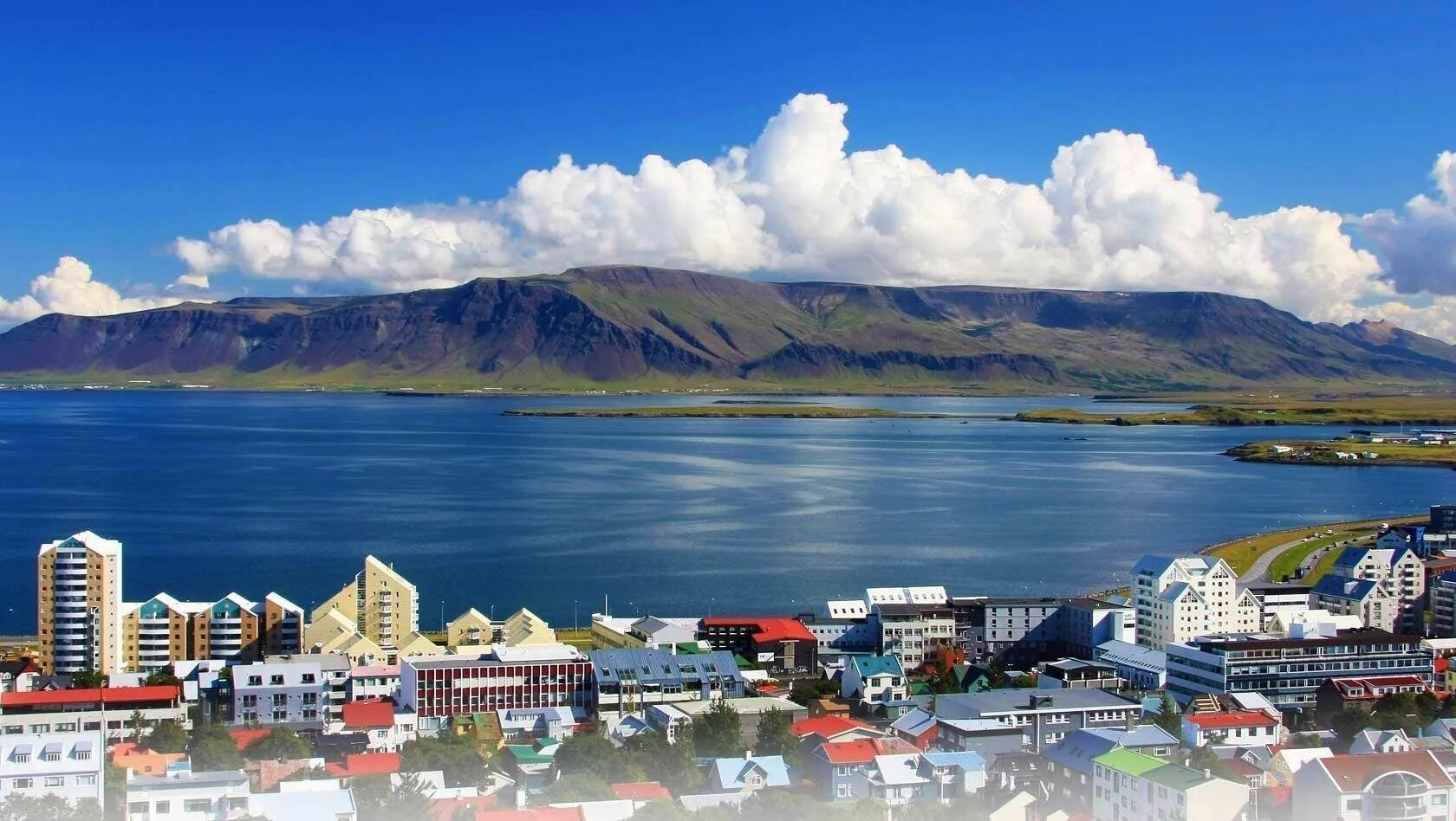 Исландия какая европа. Исландия Рик Явик. Рейкьявик столица Исландии. Рик Явик столица. Исландия Рейкьявик природа.
