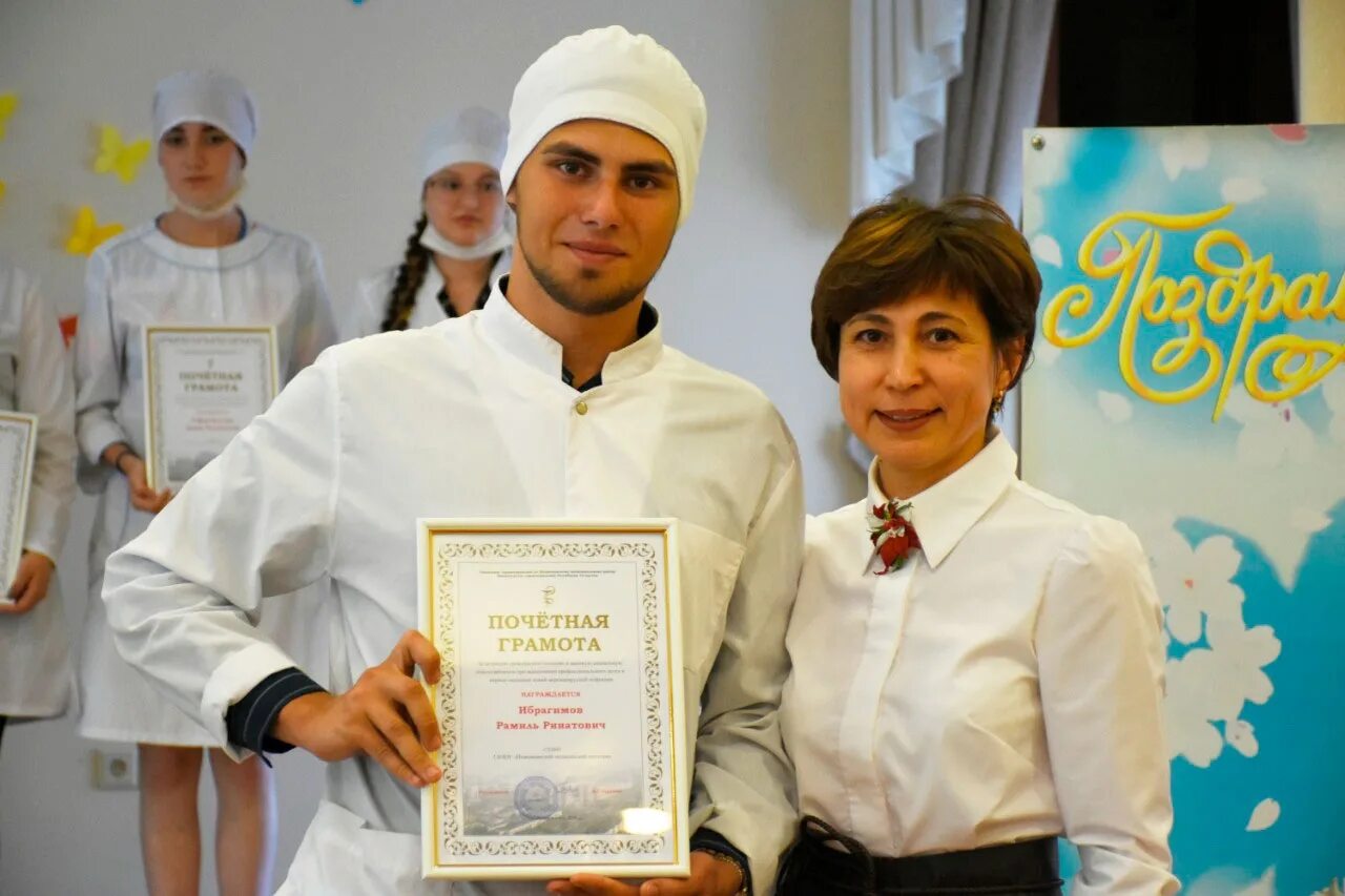 Нижнекамский колледж сайт. НМК Нижнекамск. Мед колледж Нижнекамск. Мед колледж Нижнекамск директор. Нижнекамский медицинский колледж кафе.