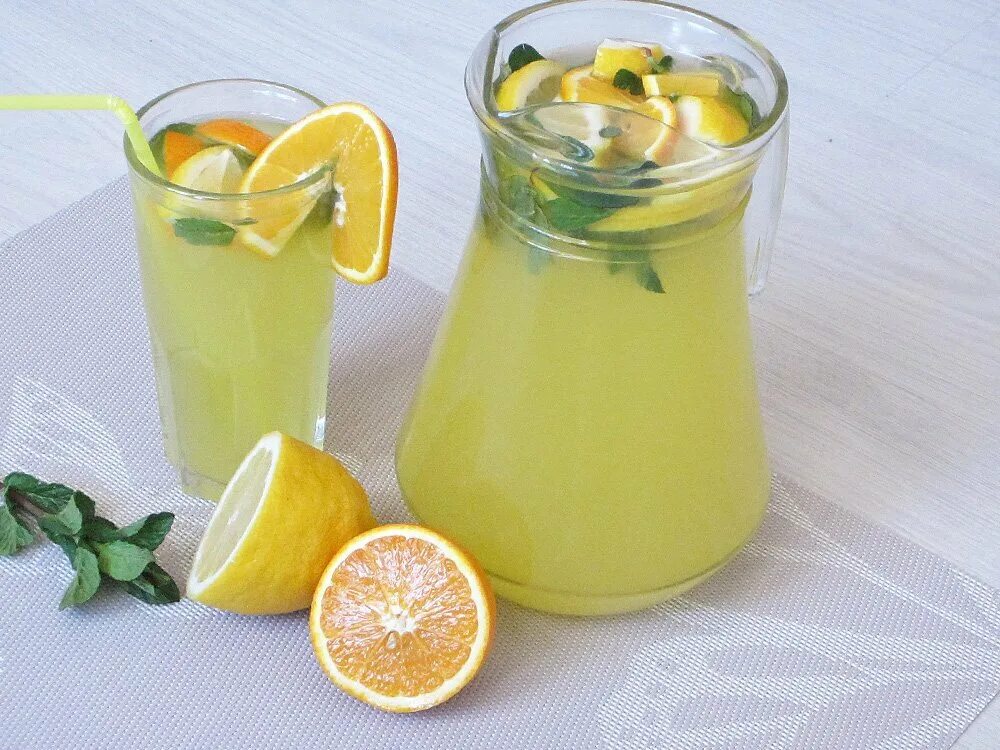 Сок из лимона в домашних условиях. Цитрусовый лимонад Lemon. Домашний лимонад. Домашний лимонад из апельсинов. Домашний лимонад с мятой.