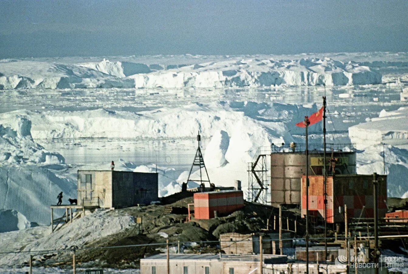 Советская антарктическая станция Мирный. Антарктическая станция Мирный 1956. Ервая Советская антарктическая станция «Мирный». Станция Мирный в Антарктиде. В середине 20 века антарктида для многих