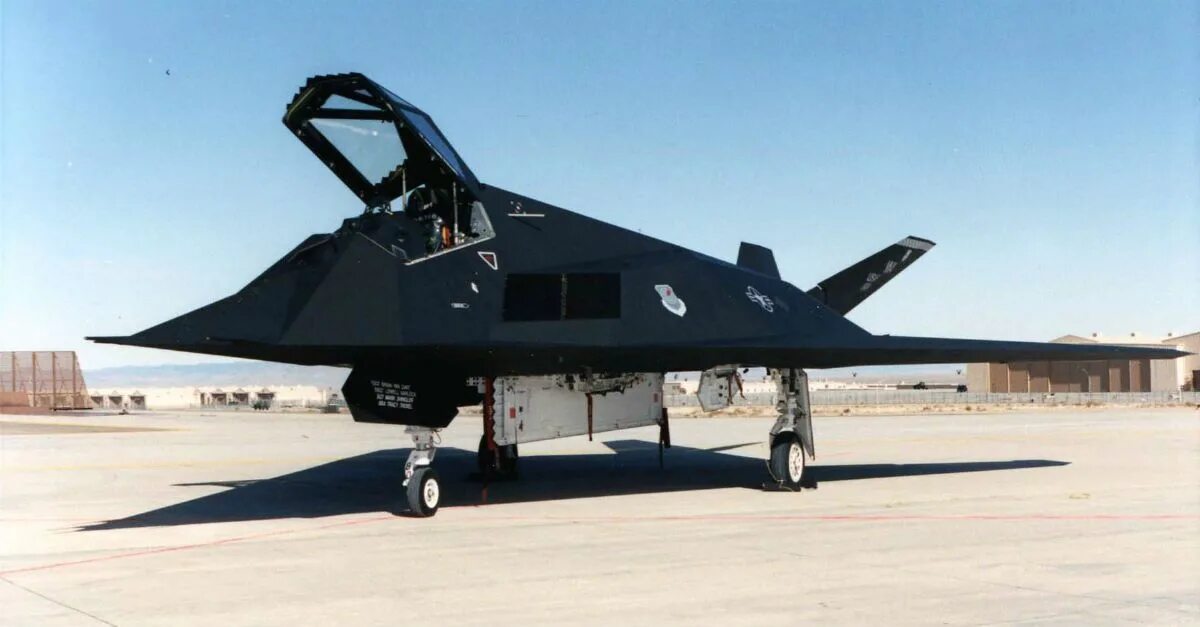 F117 вооружение