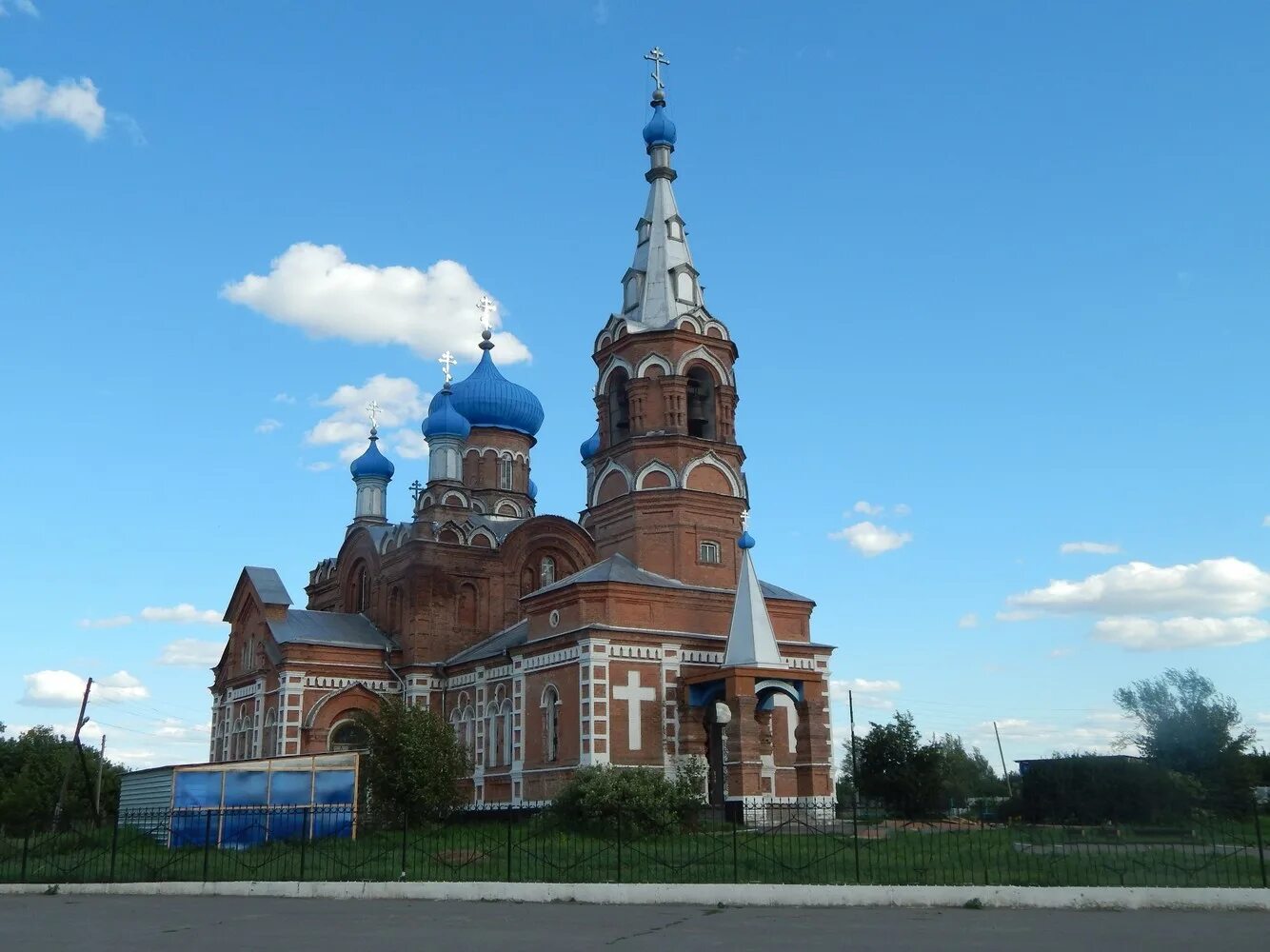 Коробейниково алтайский край погода усть пристанский. Богородице-Казанский Коробейниковский мужской монастырь. Храм в Коробейниково Алтайский край. Богородице-Казанский монастырь (Коробейниково). Мужской монастырь Коробейниково Усть-Пристанского района.