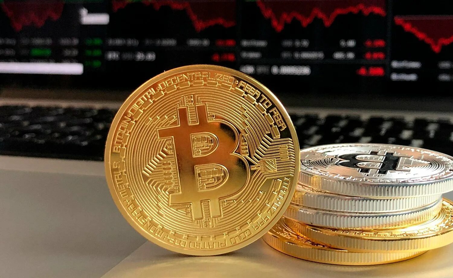 Биткоин диск. Криптовалюта. цифровая валюта. криптовалюта фото. биткоин виды.