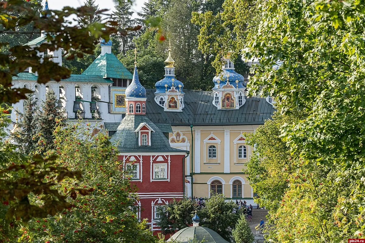 Монастырь успенской богородицы. Псково Печерский монастырь 28 августа. Успение Пресвятой Богородицы Псково Печерский монастырь. Успение в Печорах. Печоры Успение Богородицы.