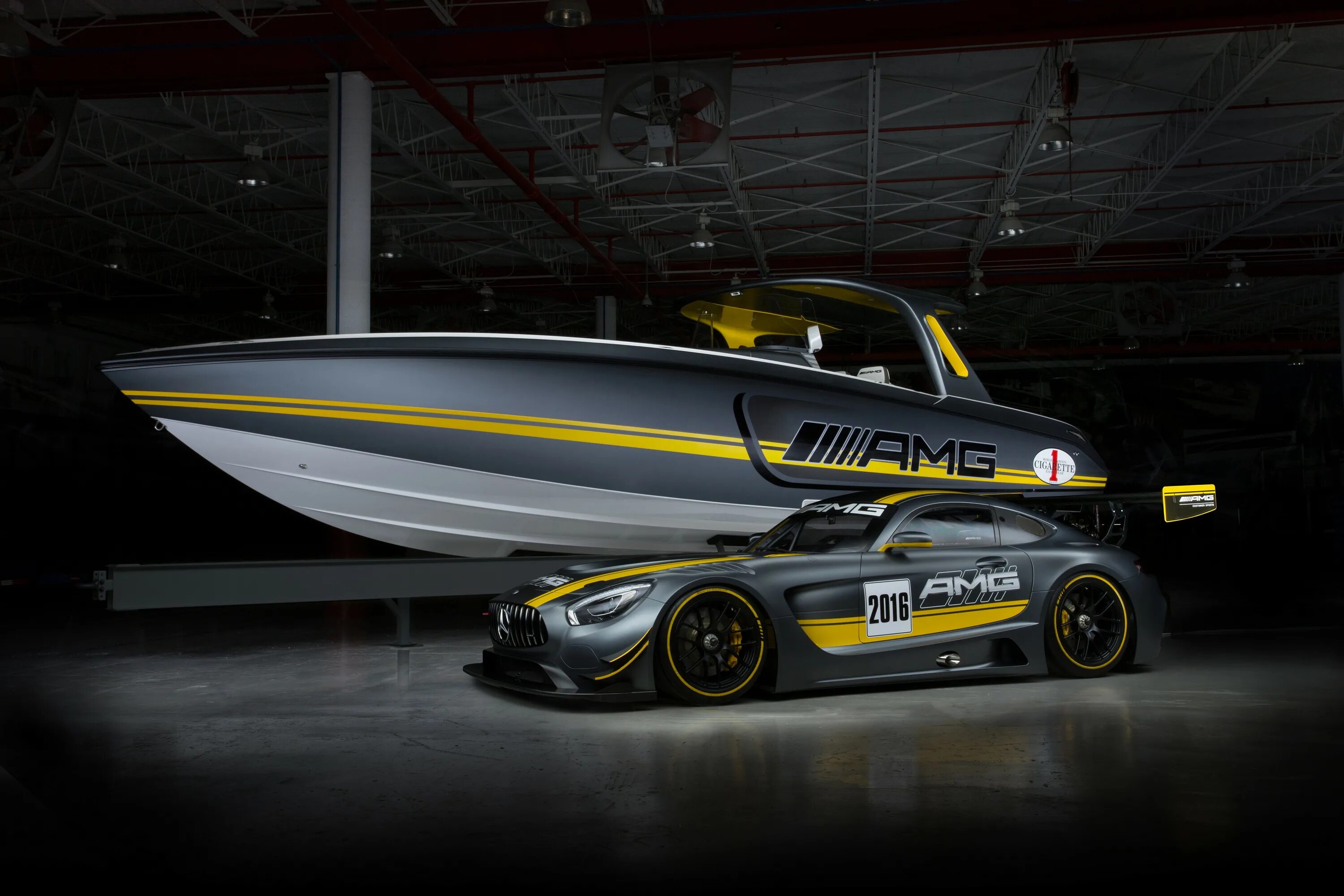 Лодки амг. Mercedes amg gt3. amg катер и мерседес. лодка мерседес амг. катер amg gt.