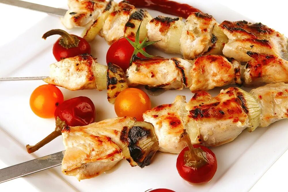 Куриный шашлык мариновка. Шашлык из грудки курицы на мангале рецепт. Шашлык из индейки на шпажках. Шашлык из грудки курицы на мангале рецепт. Шашлык из грудки курицы на мангале рецепт.