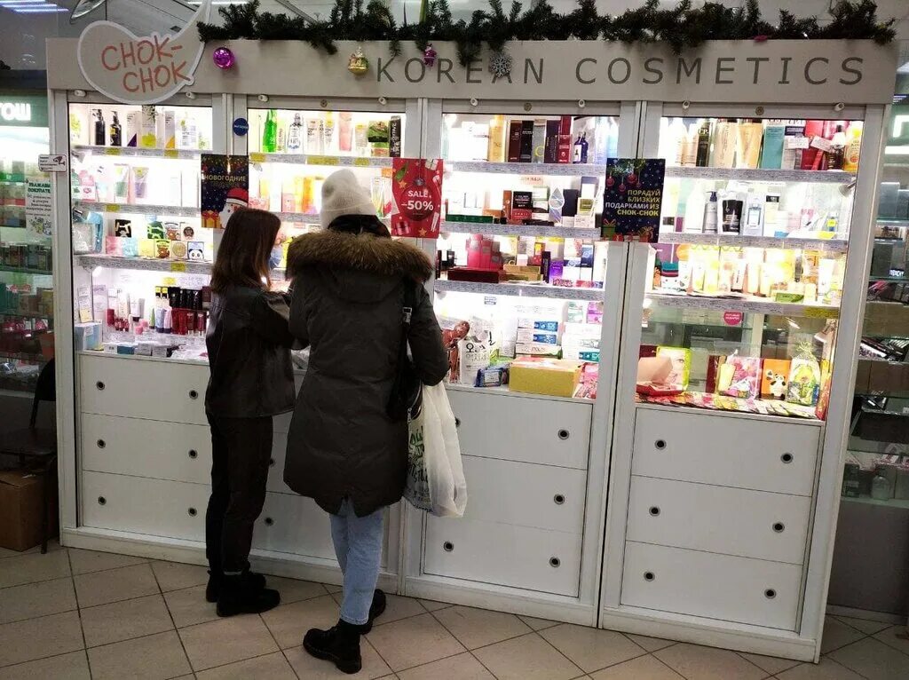 Магазин корейской косметики. Корейский магазин пермь. Островок с косметикой в магазине. Кьюти магазин косметики. Корейский магазин пермь.