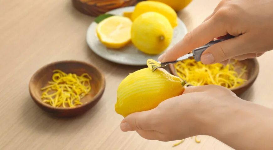 Лимона цедра. Лимон в кулинарии. Лимон с тонкой кожурой. Твист из цедры лимона. Цедра апельсина лимона
