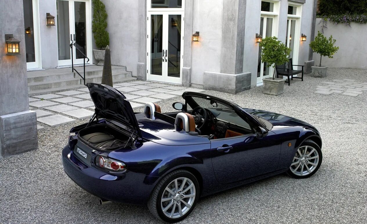 Двухместный кабриолет. Mazda MX-5 Roadster. Mazda MX-5 родстеры. Мазда кабриолет мх5. Мазда MX-5 2007.