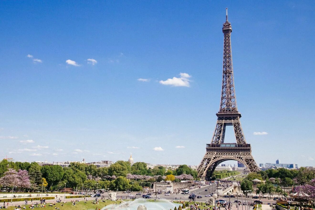 Эйфелева башня в Париже. Город Франция Эйфель башня. Ейфелева Вежа Париж. Эйфелева башня в Париже фото. Париа
