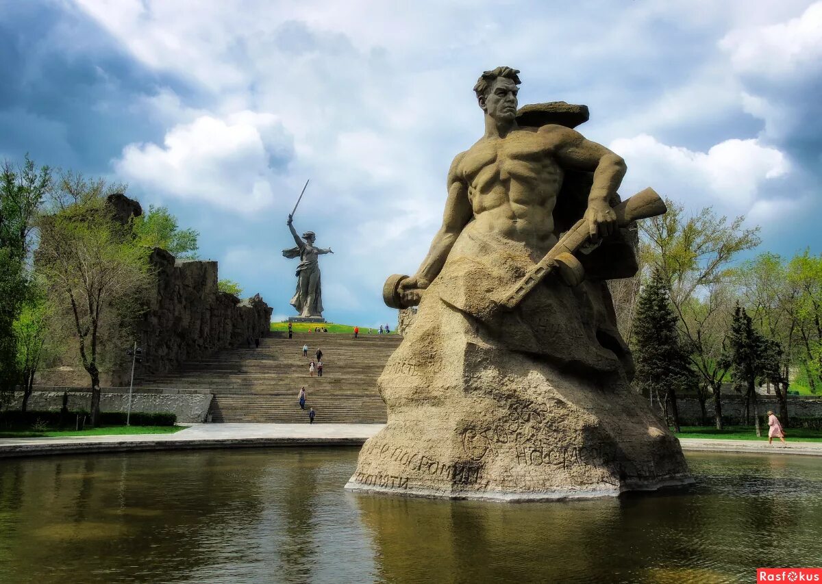 Мамаев Курган Волгоград. Памятник Мамаев Курган в Волгограде. Мамай Курган Волгоград. Мамаев Курган Волгоград всемирное наследие. Мамаев курган какой район города