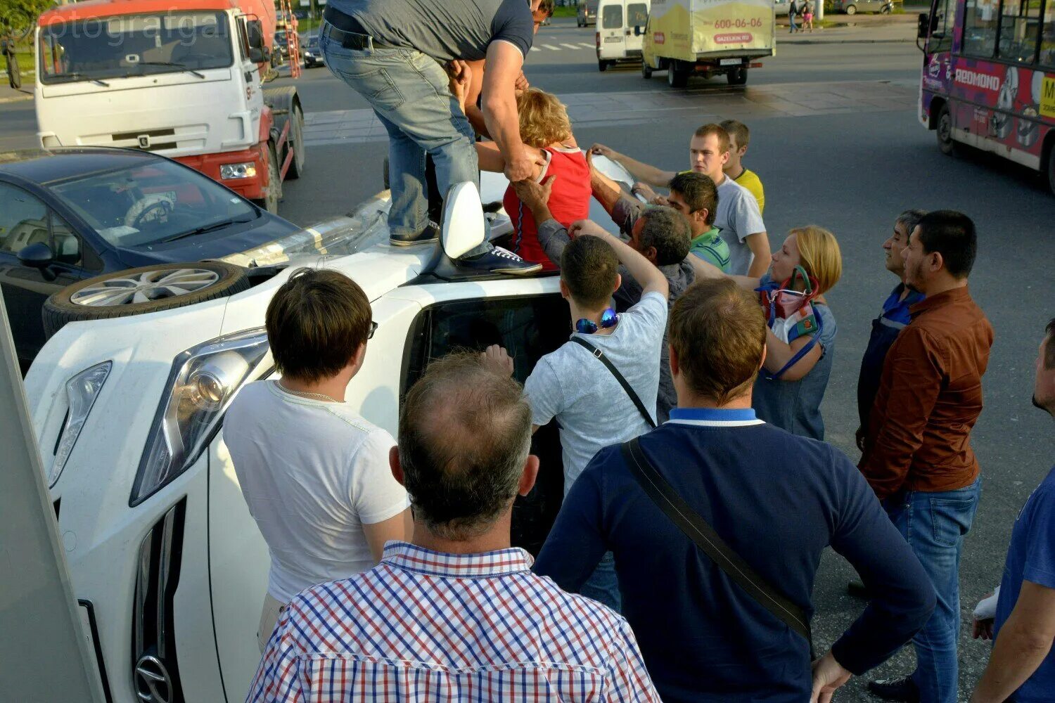 Человека ставшим свидетелем его. Свидетель происшествия. Свидетели на месте происшествия.