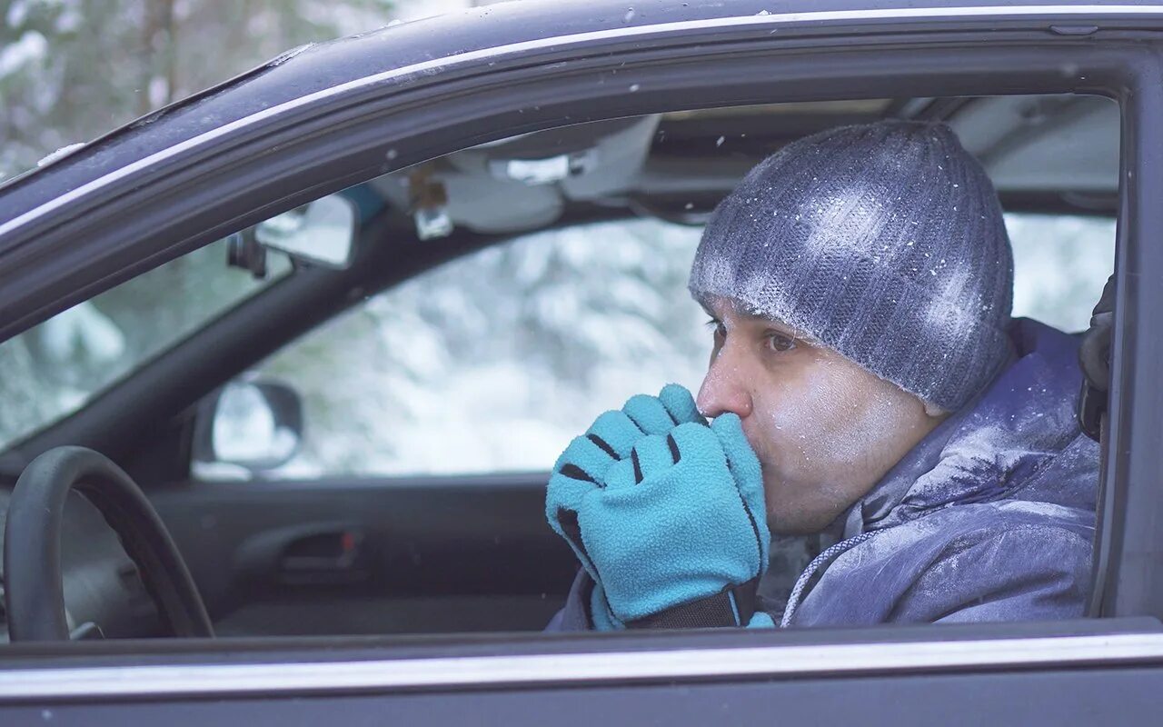 Cold car. Холодно в машине. Замерзшая машина. Замерзший автомобиль.