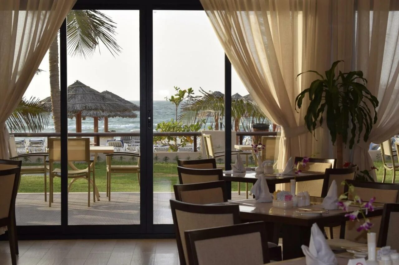 Louloua Beach Sharjah, Шарджа - цены 2025, бронирование