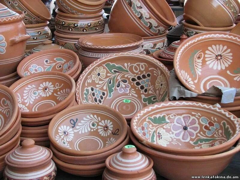 Промыслы керамика. Гончарное дело на руси керамика гончар. Промыслы керамика. Балхар народные промыслы. Украинская опошнянская керамика.
