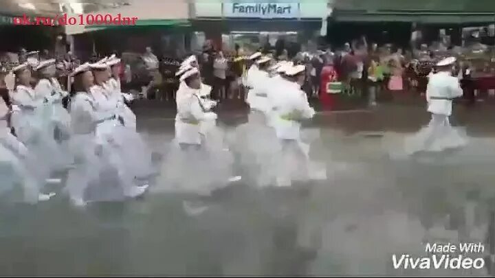 Видео парад в тайланде. Парад в Тайланде. Русские моряки на параде в Таиланде. Парад русских моряков в Тайланде после ливня. Визит в Корею американских и российских моряков.