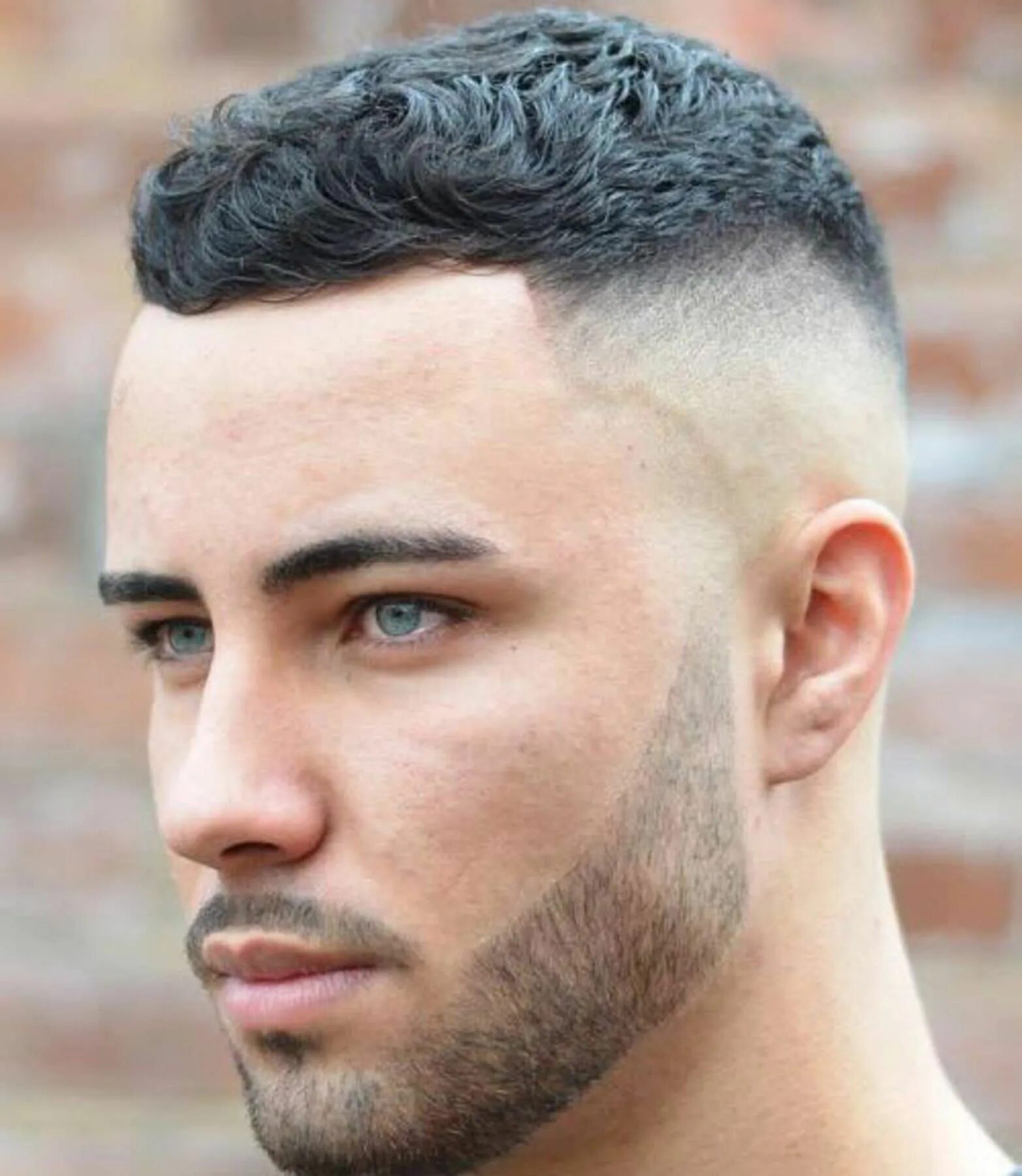 Мужская стрижка spiky hair. Прически мужские короткие модные 2024. Полубокс фейд 2021. Стрижка фейд полубокс. Френч кроп фейд.