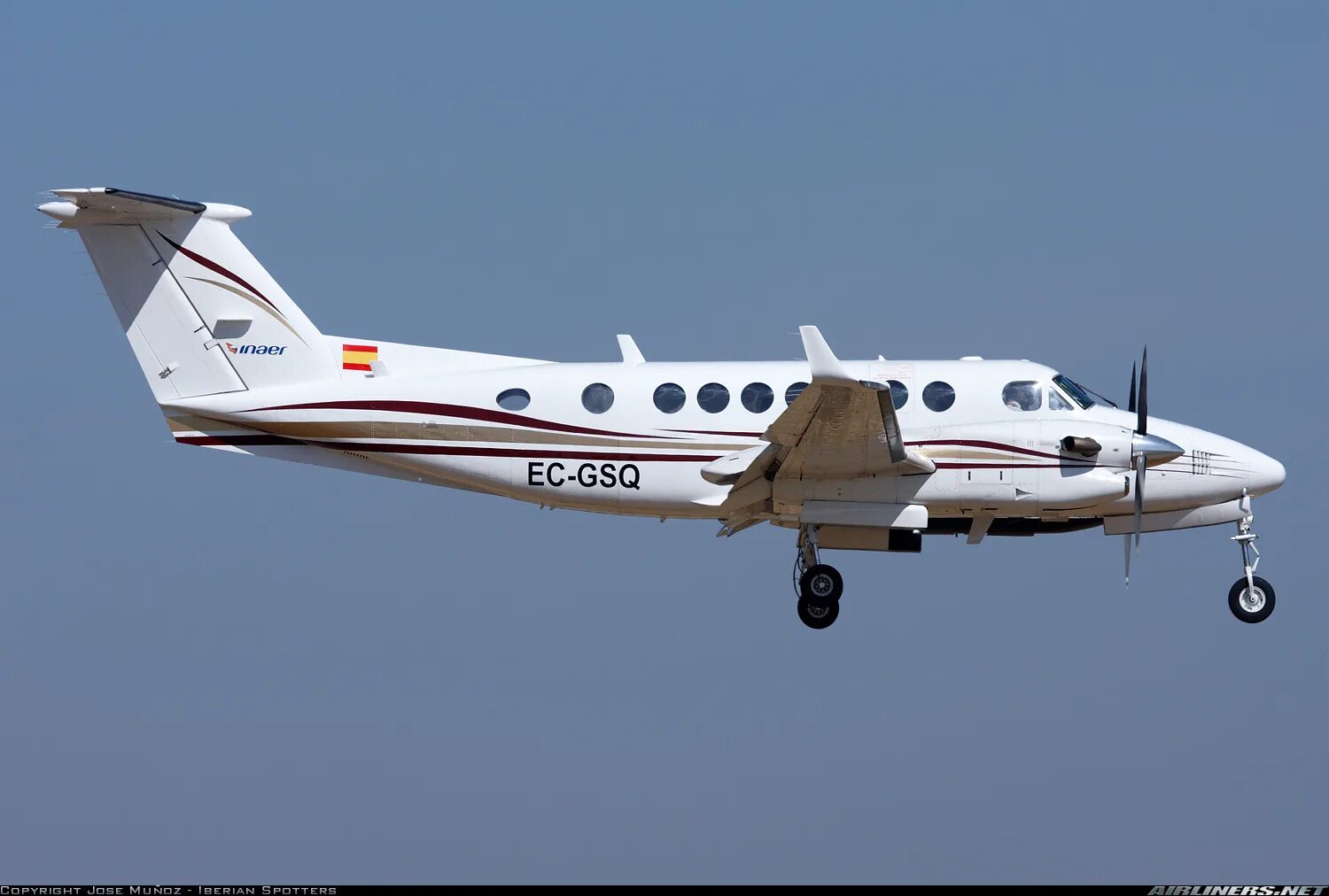 Аир б. Beechcraft super King Air b300. King Air b350. King Air-350 b300. Beech b300 super King Air 350.