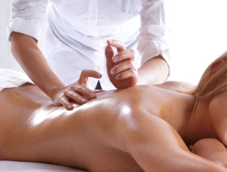 Married woman massage. Лимфодренажный массаж массаж. Массаж фото. Классической лимфодренажный массаж. Лимфодренажный массаж тела.