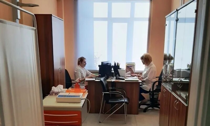 Женская консультация гатчина аэродром. Взрослая поликлиника Гатчина аэродром. Поликлиника аэродром Гатчина 310 кабинет. Зав поликлиники аэродром Гатчина. Стоматология Гатчина аэродром.