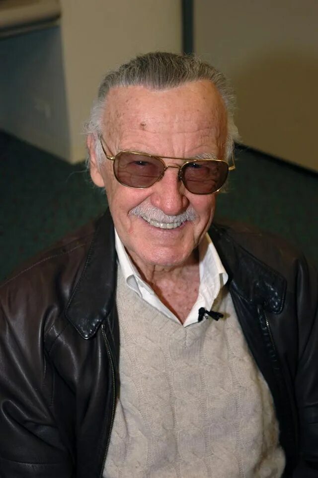 Stan lee. Стэнли марвел. Создатель марвел стэн ли. Стэн ли. Стэнли марвел.