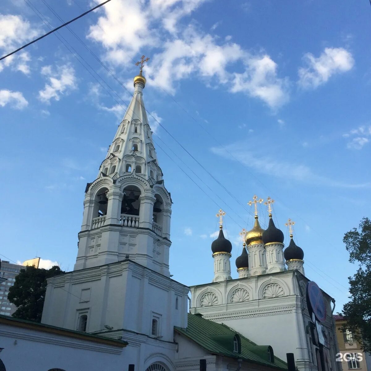 Храм в спасопесковском переулке. Церковь спаса на песках в москве на арбате. Храм преображения господня на песках москва. Храм спаса преображения господня на песках. Храм преображения господня что на песках, на арбате.