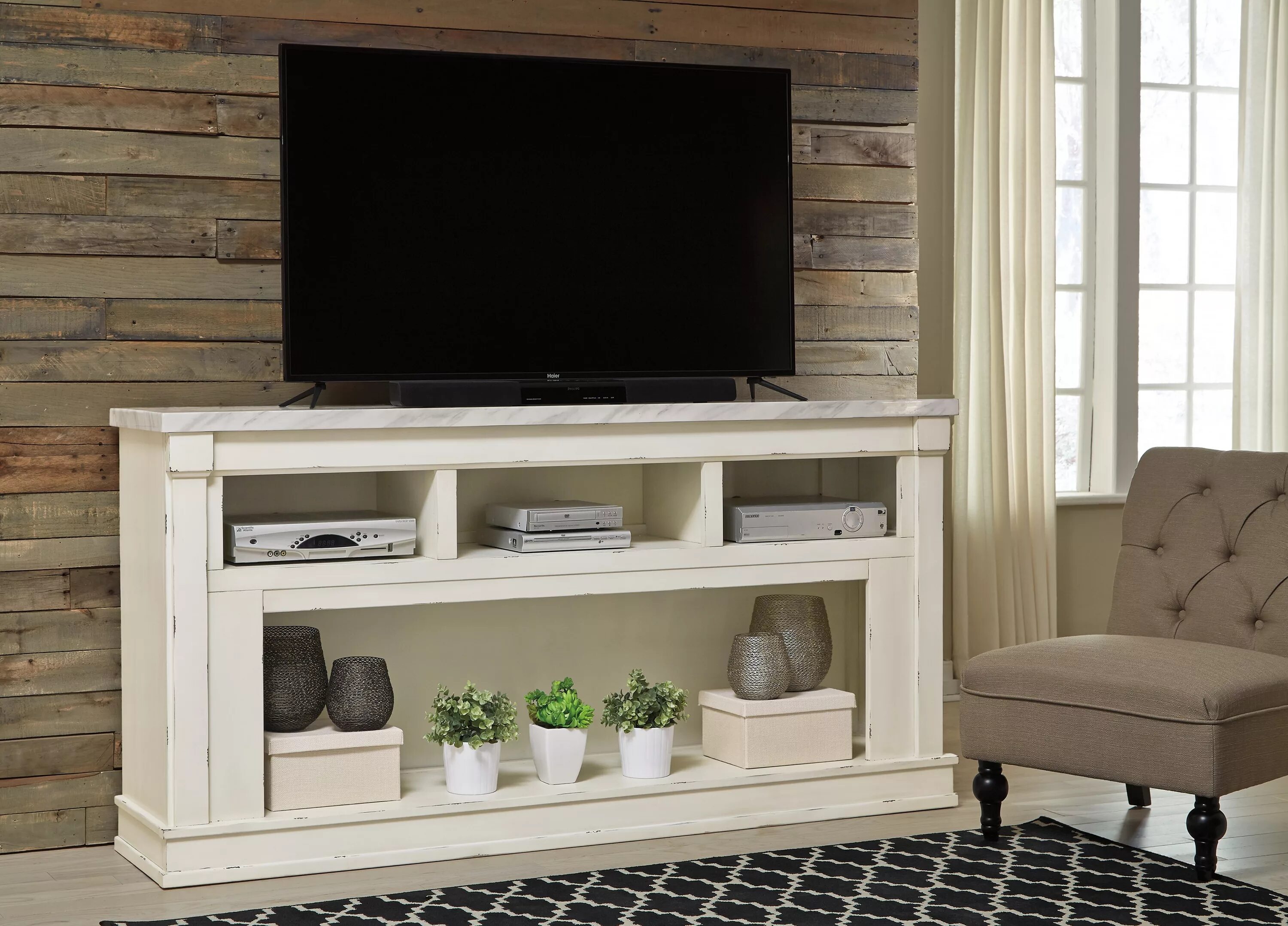 Подставка под телевизор. Тв-тумба леман wood. Тумба под декор. Тумба винтаж альфа. Декор на тумбу в гостиную.