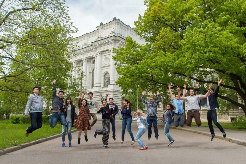 Студенты в питере. День первокурсника спбгут. Конференция ит. Студенты санкт петербурга. Студенты петербурга.