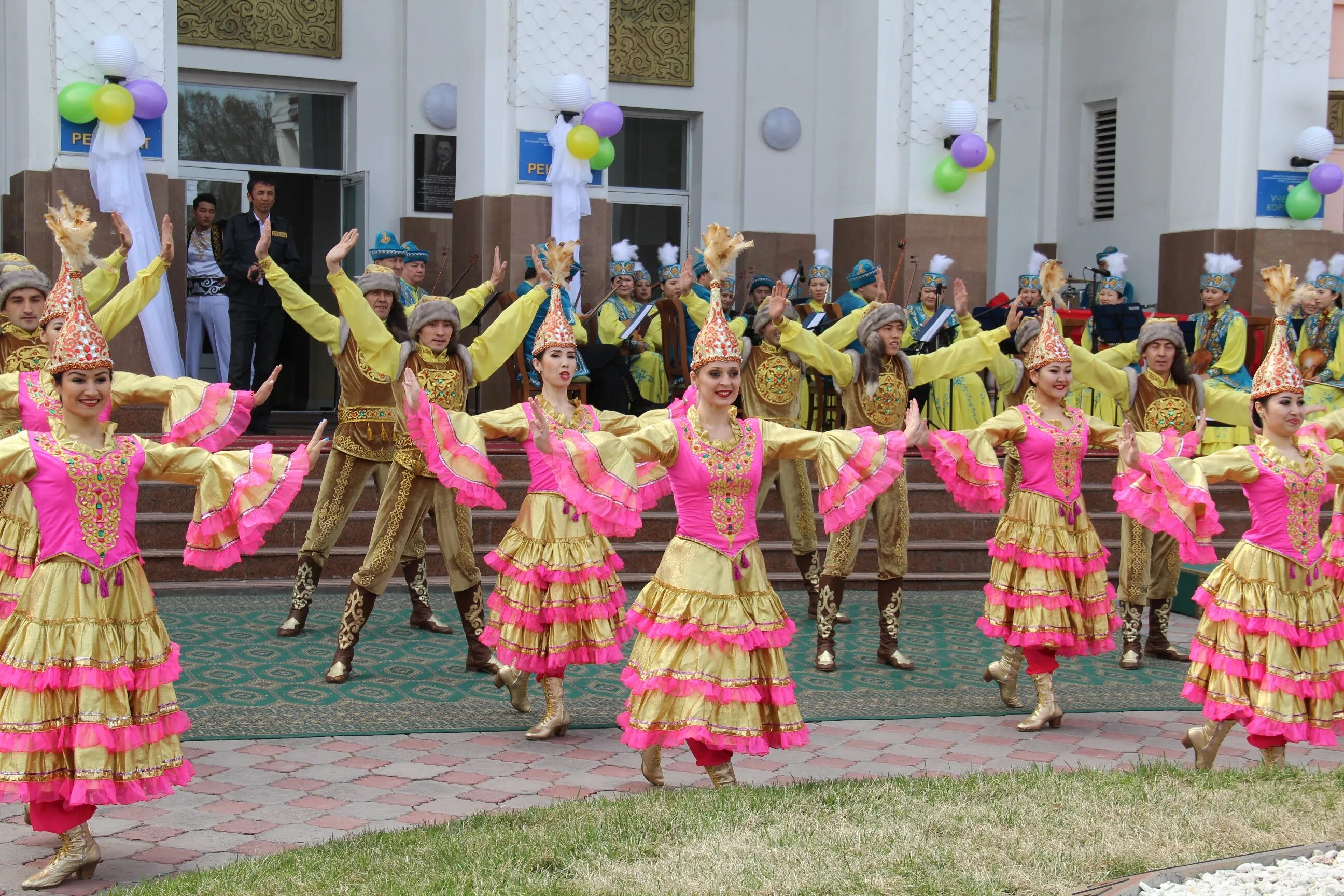 Наурыз береке. Наурыз Лисаковск. Наурыз фото. Выставка школьников на Наурыз. Праздник Наурыз видео.