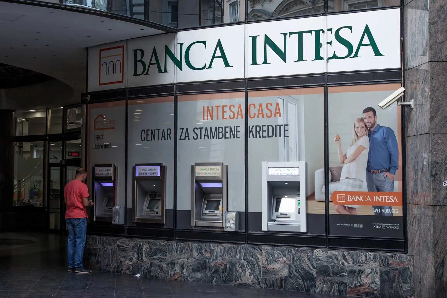 Intesa sanpaolo. Intesa логотип. Интеза Санпаоло. Интеза Санпаоло итальянский банк фото. Банк Интеза лого.