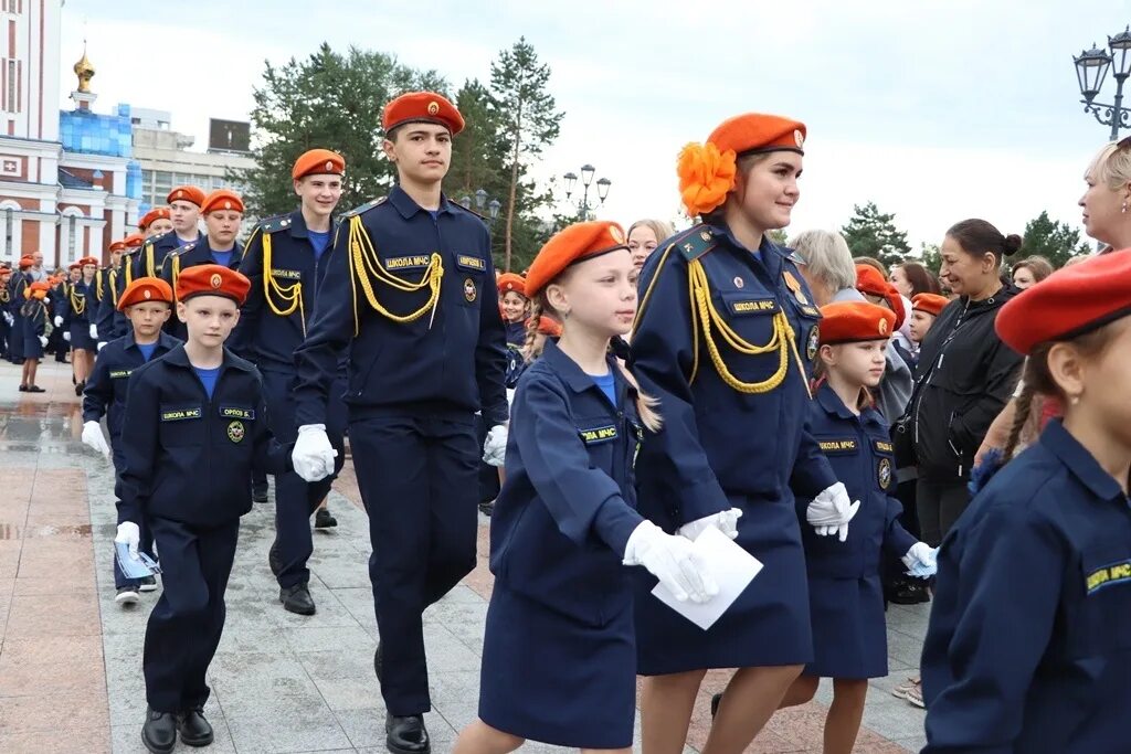 Школа мчс для мальчиков. Форма кадетов мчс. Парадная форма кадетов мчс россии. Кадетская форма мчс. Мчс кадеты химки.